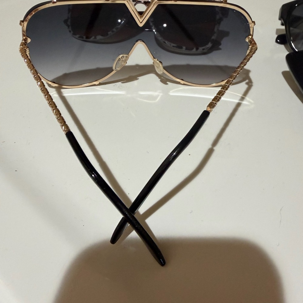 Stylish Women's Sunglasses Set - Leopard Print & Oversized Aviator - Picture 2 of 5